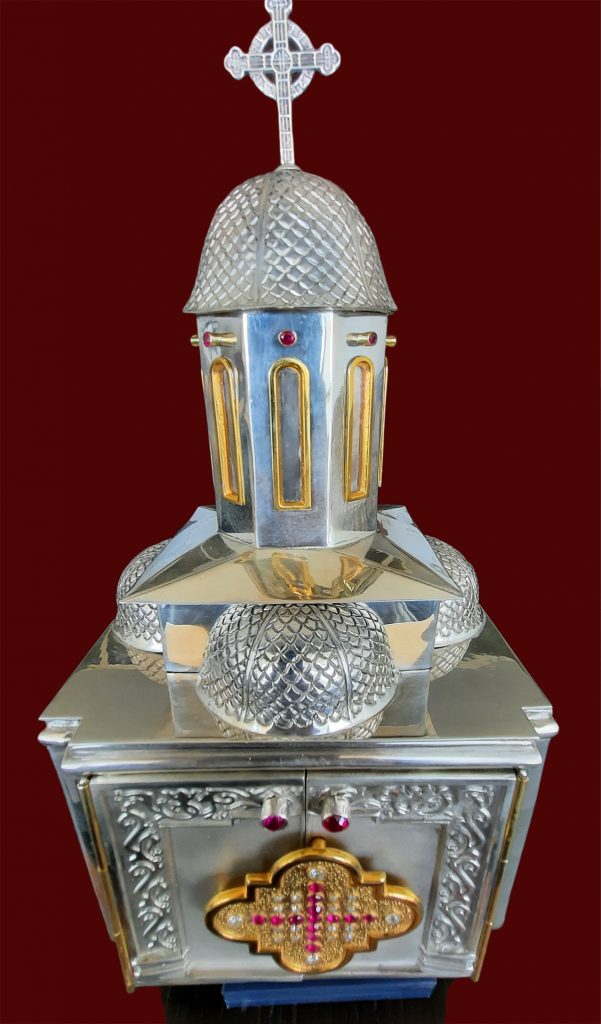 tekart-ortodox-pajura-chivot-sfinte-altar-cult-biserica-argint-aur-rubine-medalii-embleme-stema-romaniei-trofee-cupe-plachete-insigne-statui-blazon